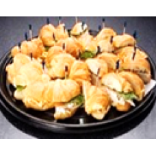 Κρουασανάκι γεμιστό με ζαμπόν, κασέρι, μαρούλι και ωμοπλάτη