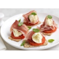 Κρακεράκι με πάστα ελιάς,ντοματίνι και ρόκα