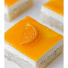 Πορτοκαλόπιτα πανακότα κομμένη σε κομματάκια